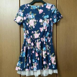 花柄とレースがオシャレなチュニックの画像