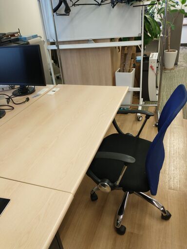 中古オフィス家具　机