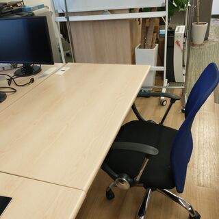 中古オフィス家具　机の画像