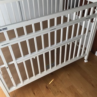 ベビーベッドの画像