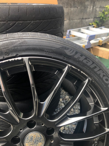 30000円。アルファードに履いてました。