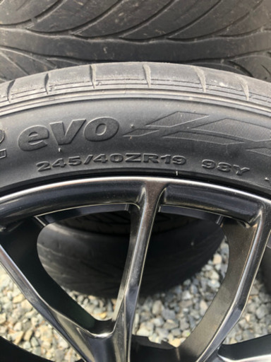 30000円。アルファードに履いてました。