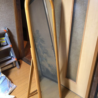 全身を映すことができる立見用ミラー