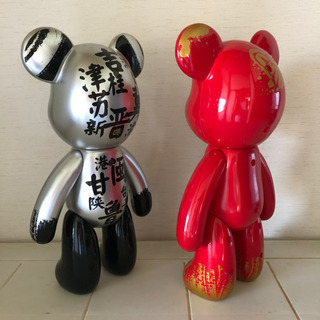 値下げ！中国で買ったベアブリック風人形2体セットの画像