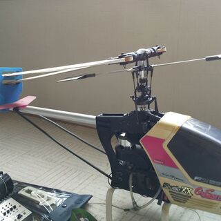 ヒロボーラジコンヘリコプターエンジン付き一式の画像