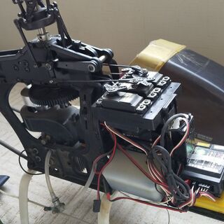 ヒロボーラジコンヘリコプターエンジン付き一式の画像