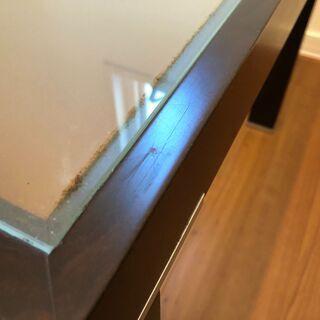 値下げ！シックモダンなダークブラウンのガラスローテーブルの画像