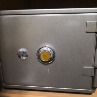 耐火金庫（ガキ、解錠説明書つき）
