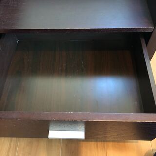 値下げ！シックモダン！ダークブラウンのナイトテーブルの画像