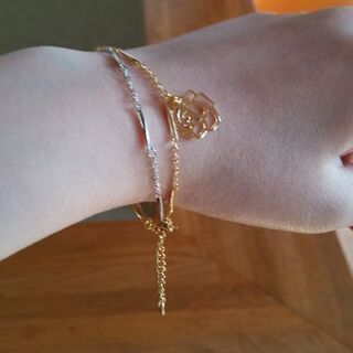 お洒落！透かし薔薇チャーム＆二種デザインチェーンブレスレットの画像