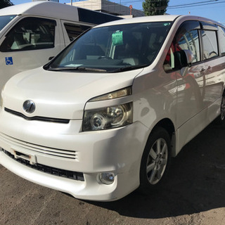 トヨタ　ヴォクシー　ZS 4WD 人気のパール