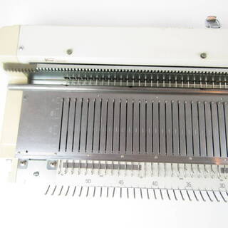 N1481・ 編機 シルバーリード マイスタジオ SK155P パンチカード SILVER REED ハンドクラフト 趣味 手工芸 編み物の画像