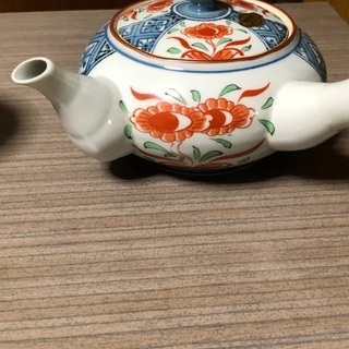 急須とコップ5個。200円の画像