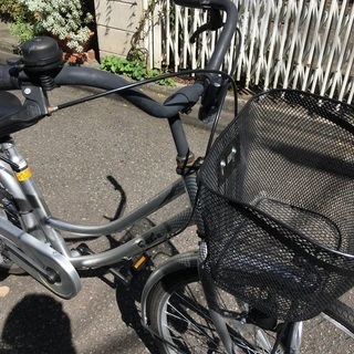 【新規受付停止中です】☆普通の自転車　購入から約8ヶ月　ママチャリ　シティサイクル　シルバー　26の画像