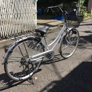 【新規受付停止中です】☆普通の自転車　購入から約8ヶ月　ママチャリ　シティサイクル　シルバー　26の画像