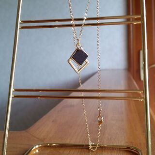 ウッドデッキブラック＆ラインストーンネックレスの画像