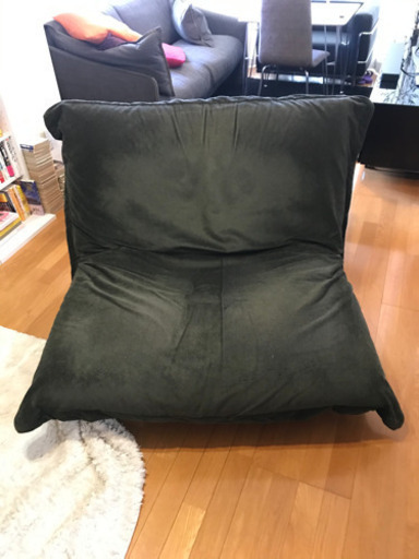 ロゼのソファー　ふとんに包まれてるようなソファー