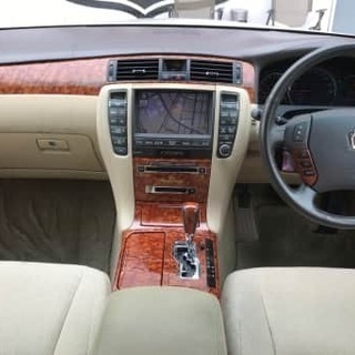 人気車クラウンロイヤルサルーン入庫💛💛