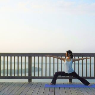 山陰海岸ジオパークの魅力的なジオスポットでヨガを体験してみませんか？ − 京都府