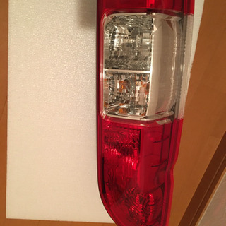 ハイエース200系　４型純正テールランプの画像