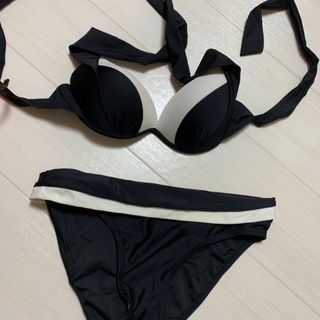 【受渡し者決定】引越しの為10/25まで。試着のみ水着