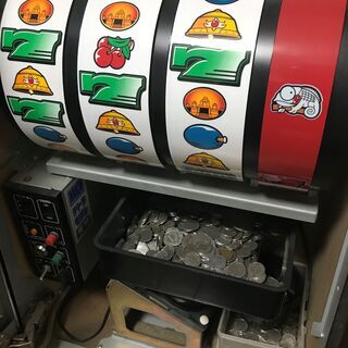 スロット機（パチスロ）家庭用電源コングダム初期　メダル付き　【引取り限定】の画像
