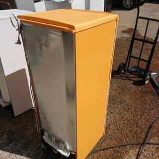 無料！アクア 2ドア冷蔵庫 黄色 の画像