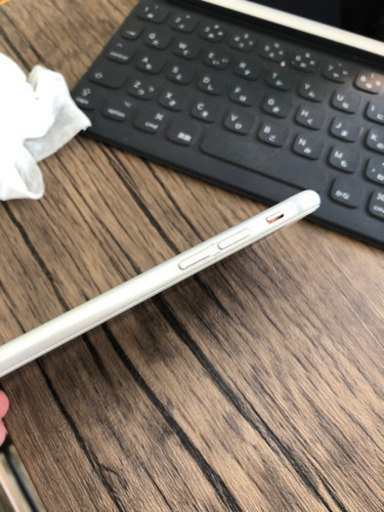 【美品・ケース付・箱有り】iPhone6s 64GB  docomo（SIMロック解除済）