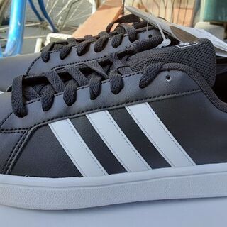 adidasスニーカーの画像