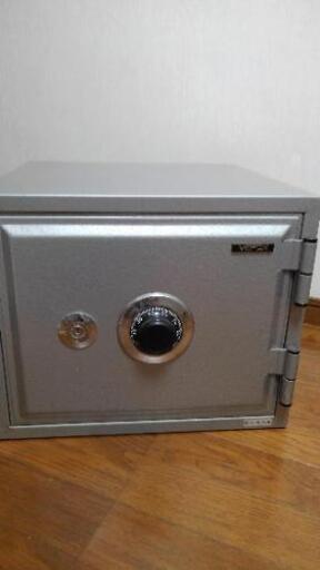 ※配送無料　金庫　美品　VEPOX