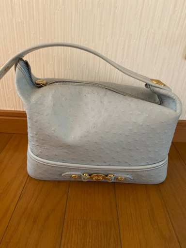 ベルサーチバック　オシャレです