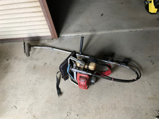 プロ仕様？草刈り機