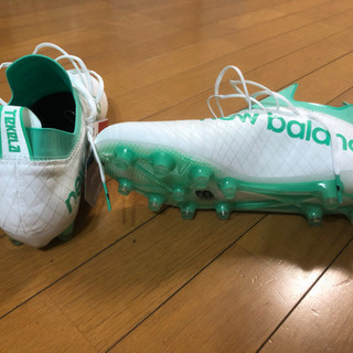 サッカー スパイク ニューバランスの画像