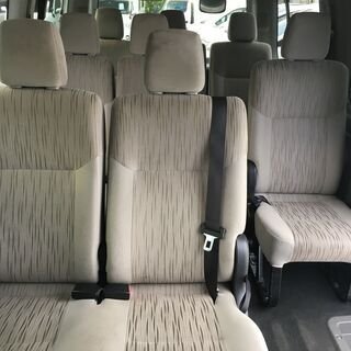 H.25(2013)年 日産 NV350キャラバンワゴン シルバーの画像