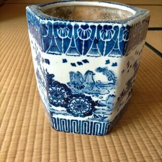 六角形火鉢、古いです