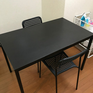 IKEA ダイニングテーブル　椅子2個付きの画像