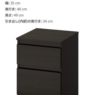 IKEA サイドテーブルと電気スタンドの画像