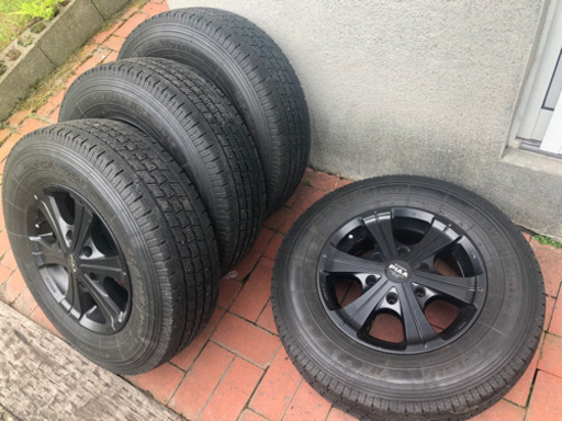 ハイエース、キャラバンに　PIAAレーシング　日本製