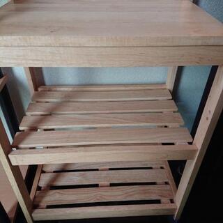 キャスター付きラックの画像