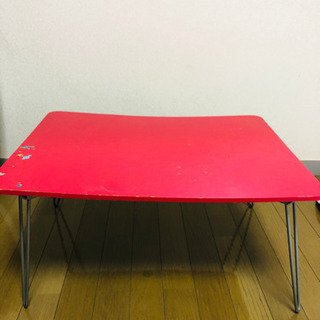 赤い机