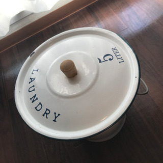 10/19まで【お値下げ】ホーローバケツふたつき　200円の画像