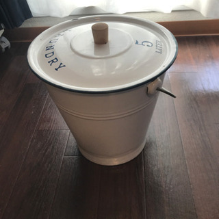 10/19まで【お値下げ】ホーローバケツふたつき　200円
