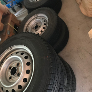 スタッドレスタイヤの画像