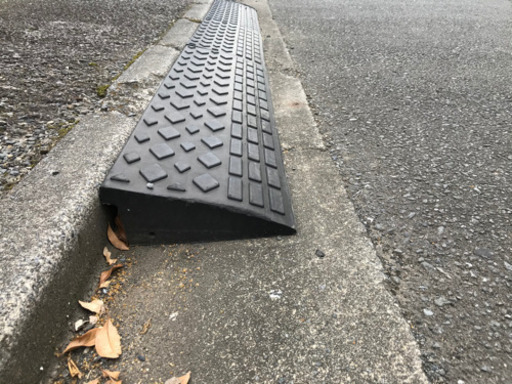 駐車場　段差解消スロープ