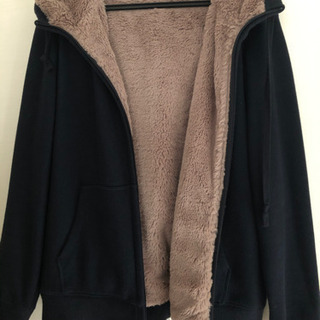 ユニクロ　ネイビー　裏地モコモコパーカーMサイズの画像