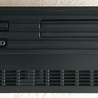 PS2本体一式、AVケーブル2本、コントローラ2つ、メモリカード2枚の画像