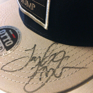 テイラー・ジェンセン　サイン入りキャップの画像