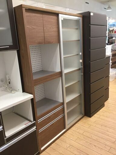 ｽﾗｲﾄﾞｶﾞﾗｽ扉食器棚 ﾌﾞﾗｳﾝ 【ﾄﾚﾌｧｸ桶川店】