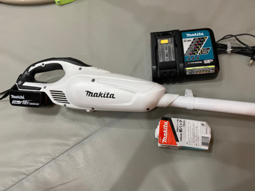 ☆お譲り先決定しました☆マキタ　バッテリー　掃除機　クリーナー　CL182FD 紙パック14枚付き