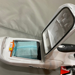 ☆お譲り先決定しました☆マキタ　バッテリー　掃除機　クリーナー　CL182FD 紙パック14枚付きの画像